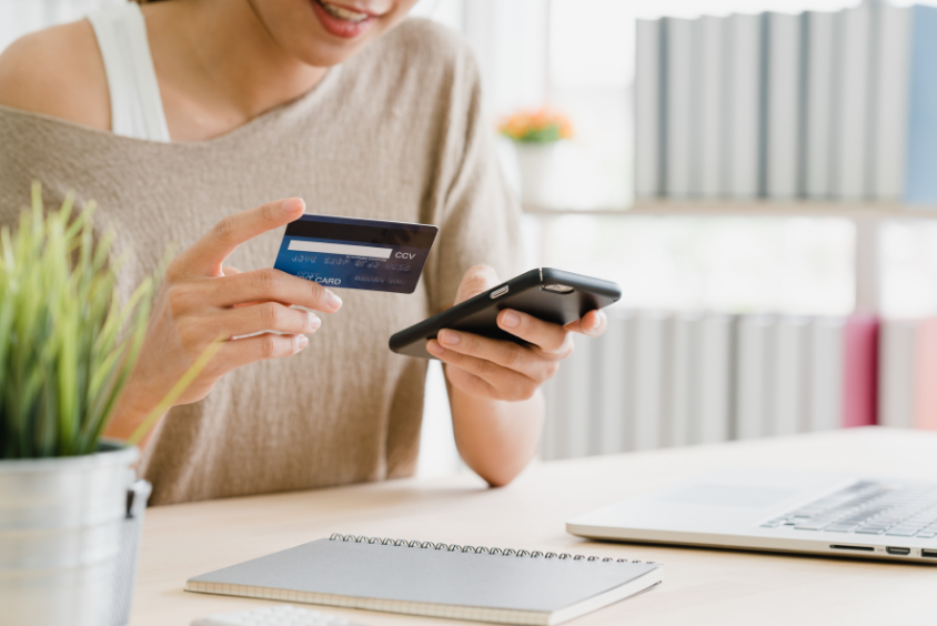 should you pay your credit card bill early featured