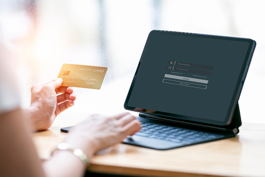 What Are The Benefits of Managing a Credit Card Account Online?